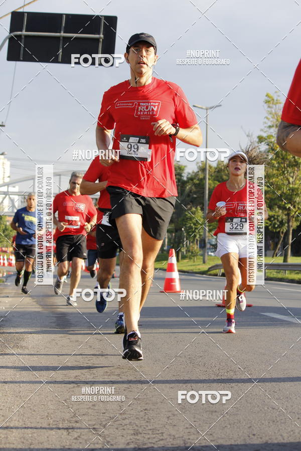 Buy your photos of the eventSantander Track & Field Run Series - Shopping Tambor on Fotop