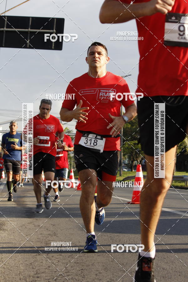 Buy your photos of the eventSantander Track & Field Run Series - Shopping Tambor on Fotop