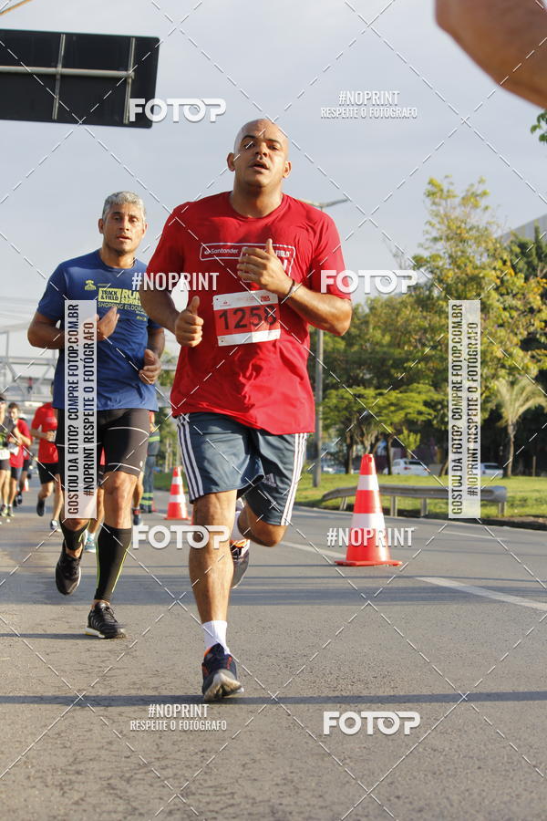 Buy your photos of the eventSantander Track & Field Run Series - Shopping Tambor on Fotop