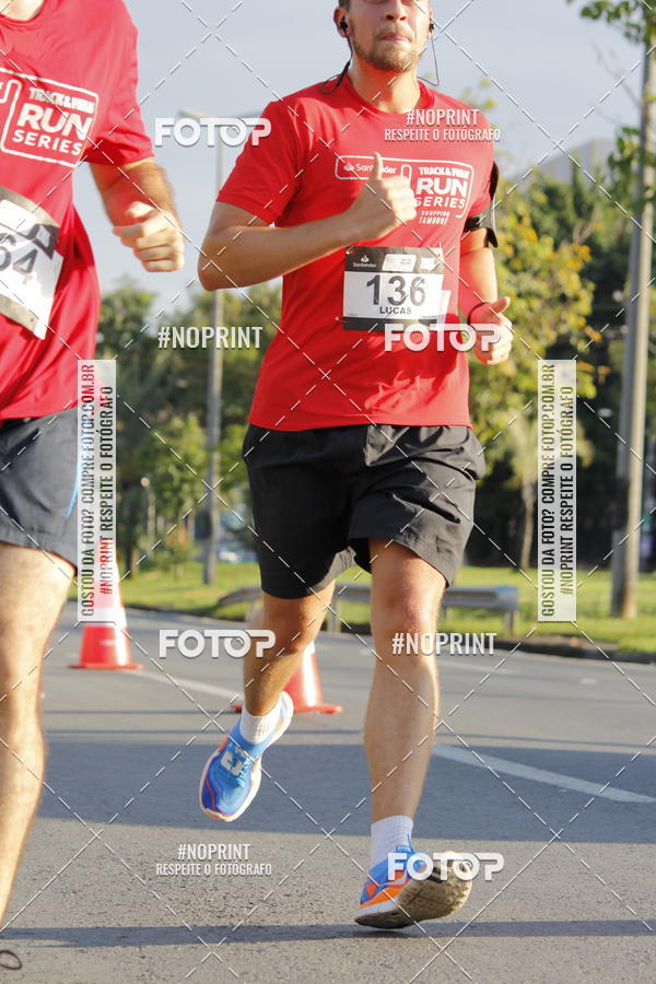 Buy your photos of the eventSantander Track & Field Run Series - Shopping Tambor on Fotop