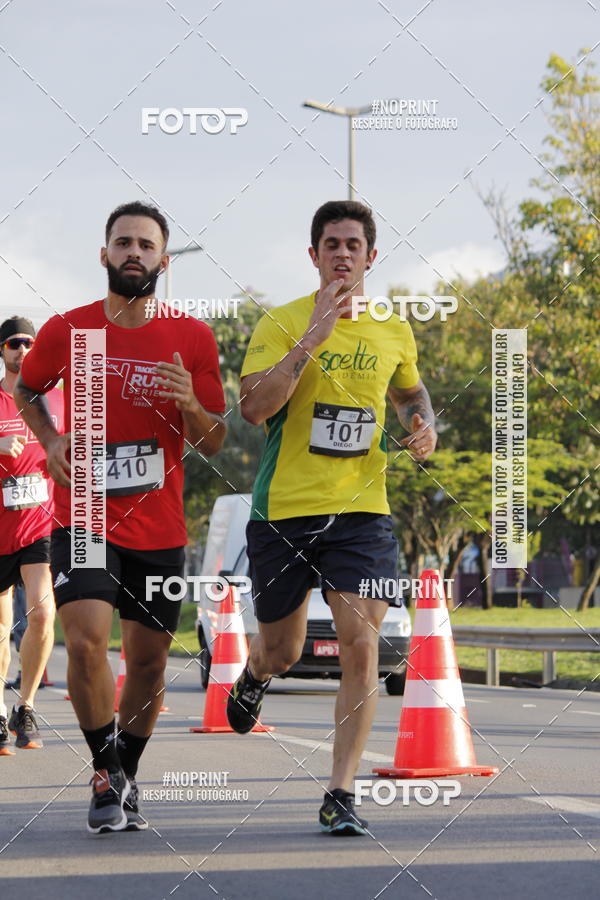 Buy your photos of the eventSantander Track & Field Run Series - Shopping Tambor on Fotop