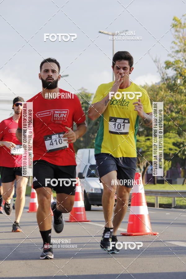 Buy your photos of the eventSantander Track & Field Run Series - Shopping Tambor on Fotop