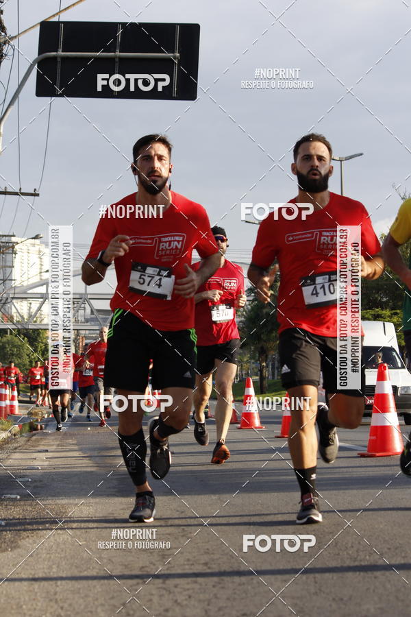 Buy your photos of the eventSantander Track & Field Run Series - Shopping Tambor on Fotop
