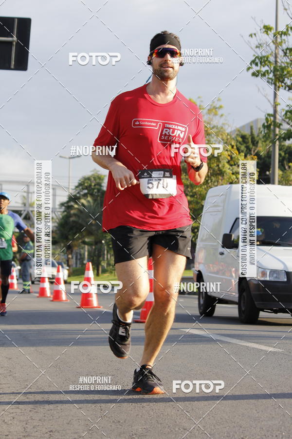 Buy your photos of the eventSantander Track & Field Run Series - Shopping Tambor on Fotop