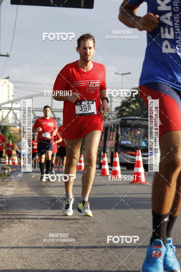 Buy your photos of the eventSantander Track & Field Run Series - Shopping Tambor on Fotop