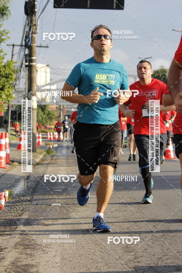 Buy your photos of the eventSantander Track & Field Run Series - Shopping Tambor on Fotop
