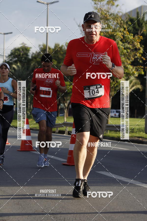Buy your photos of the eventSantander Track & Field Run Series - Shopping Tambor on Fotop