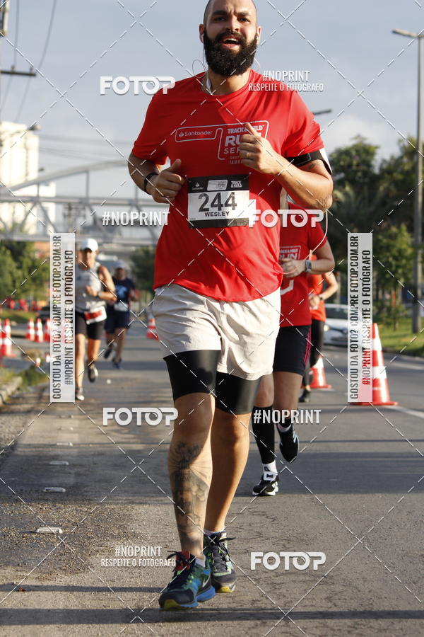 Buy your photos of the eventSantander Track & Field Run Series - Shopping Tambor on Fotop