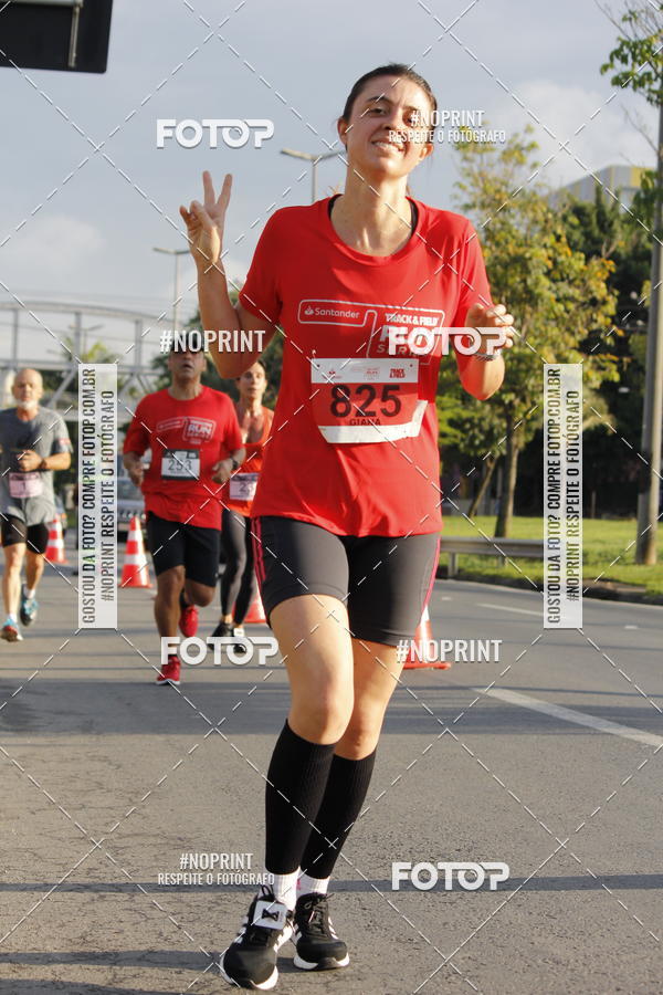 Buy your photos of the eventSantander Track & Field Run Series - Shopping Tambor on Fotop