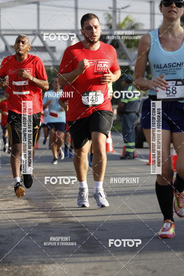 Buy your photos of the eventSantander Track & Field Run Series - Shopping Tambor on Fotop
