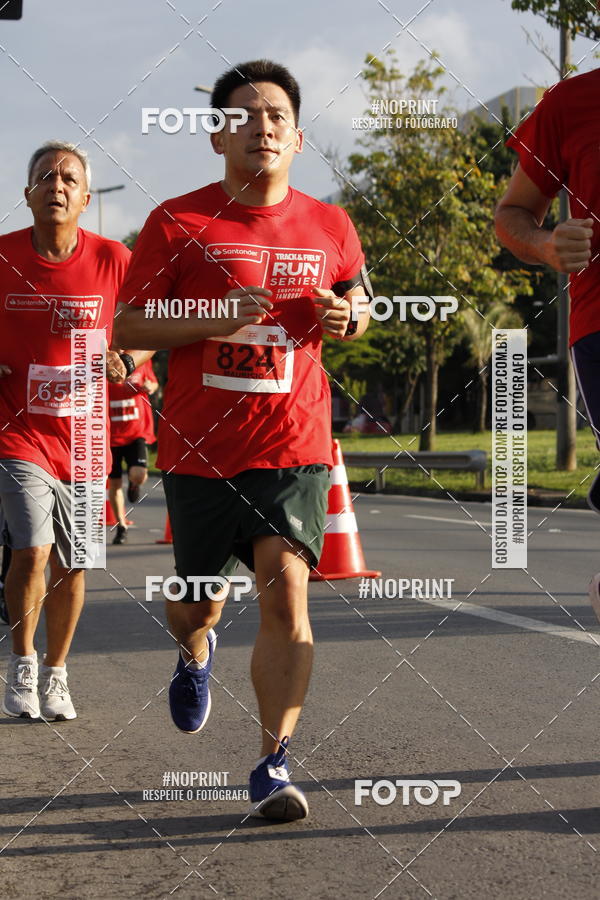 Buy your photos of the eventSantander Track & Field Run Series - Shopping Tambor on Fotop