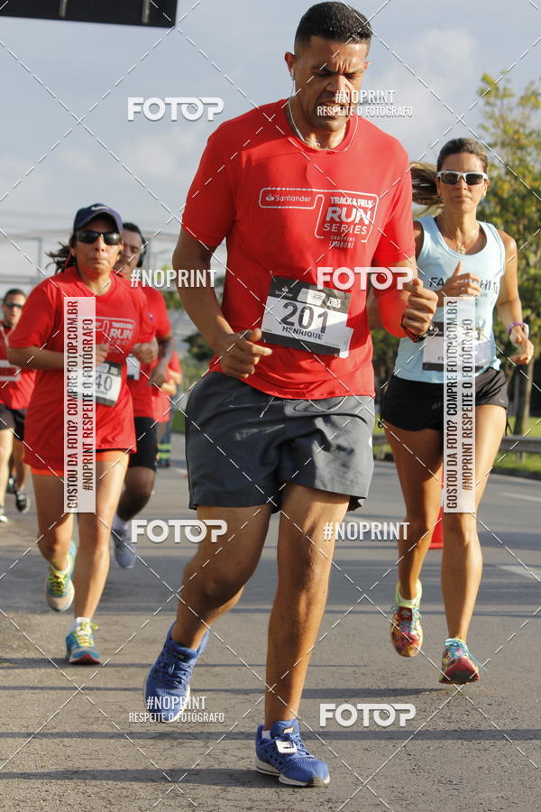 Buy your photos of the eventSantander Track & Field Run Series - Shopping Tambor on Fotop