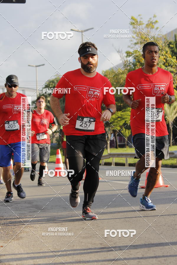 Buy your photos of the eventSantander Track & Field Run Series - Shopping Tambor on Fotop