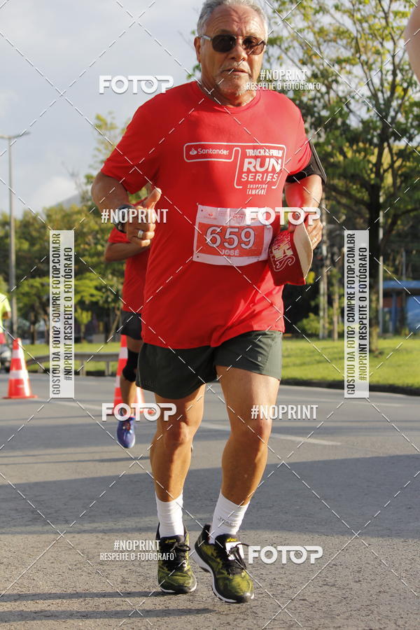 Buy your photos of the eventSantander Track & Field Run Series - Shopping Tambor on Fotop