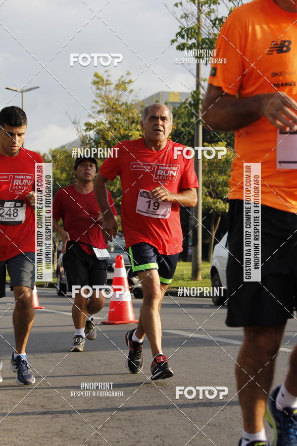Buy your photos of the eventSantander Track & Field Run Series - Shopping Tambor on Fotop