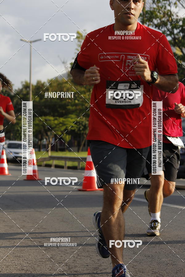 Buy your photos of the eventSantander Track & Field Run Series - Shopping Tambor on Fotop