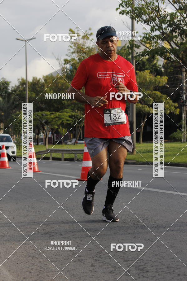 Buy your photos of the eventSantander Track & Field Run Series - Shopping Tambor on Fotop