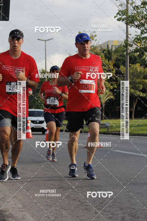 Buy your photos of the eventSantander Track & Field Run Series - Shopping Tambor on Fotop