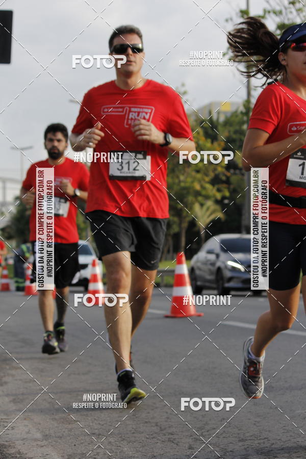 Buy your photos of the eventSantander Track & Field Run Series - Shopping Tambor on Fotop