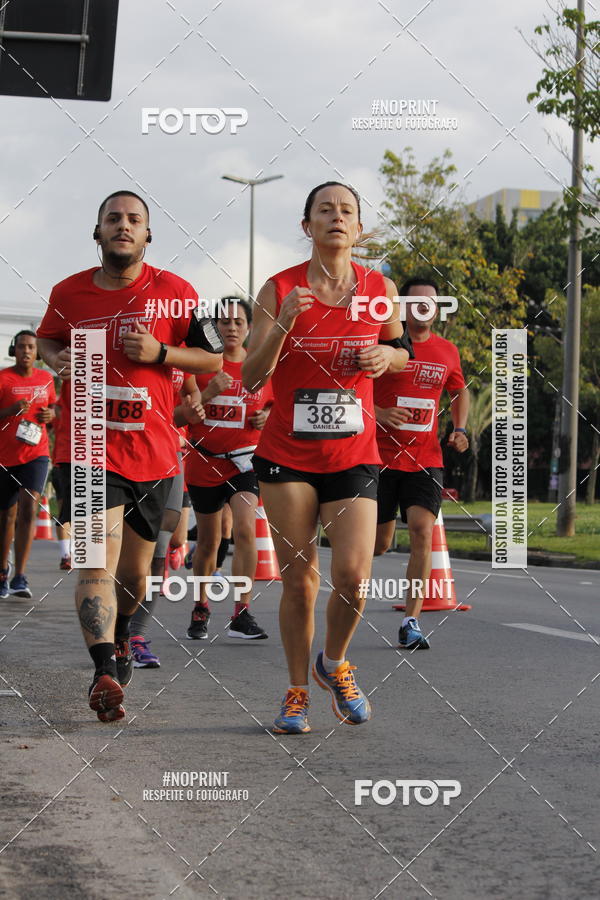 Buy your photos of the eventSantander Track & Field Run Series - Shopping Tambor on Fotop