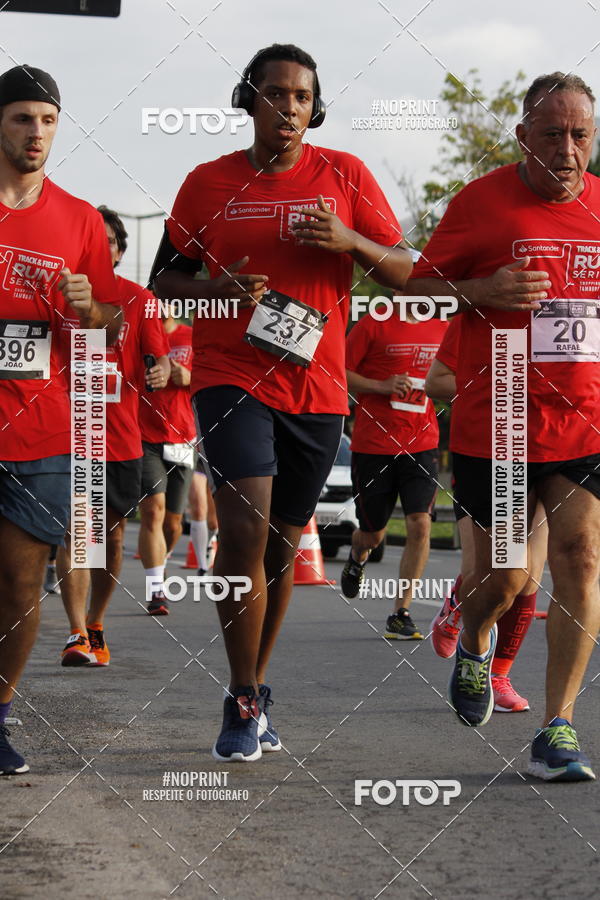 Buy your photos of the eventSantander Track & Field Run Series - Shopping Tambor on Fotop