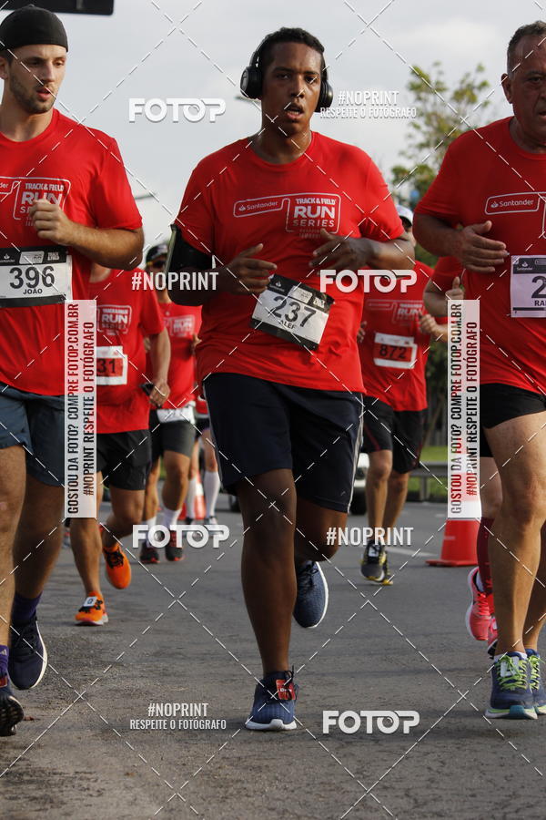 Buy your photos of the eventSantander Track & Field Run Series - Shopping Tambor on Fotop