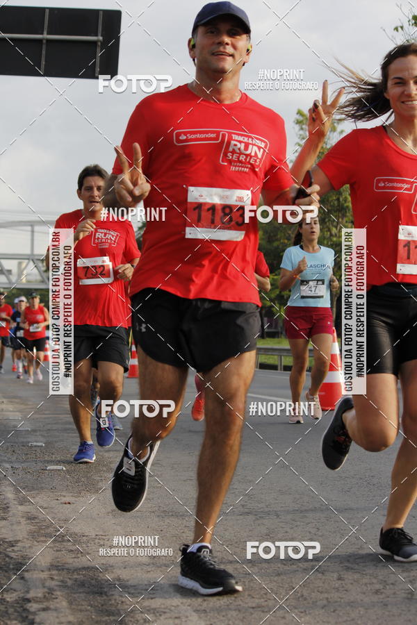 Buy your photos of the eventSantander Track & Field Run Series - Shopping Tambor on Fotop