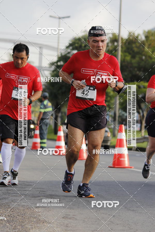 Buy your photos of the eventSantander Track & Field Run Series - Shopping Tambor on Fotop