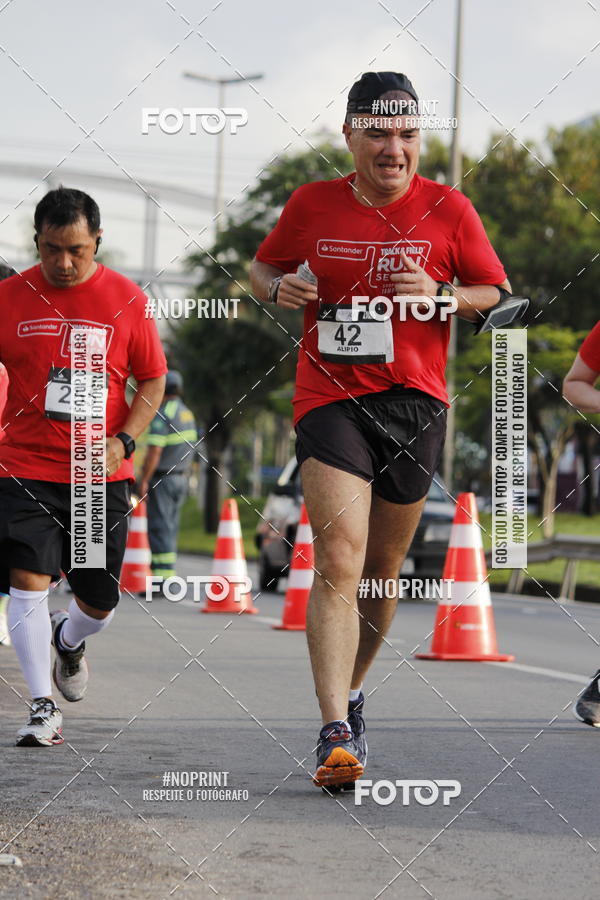 Buy your photos of the eventSantander Track & Field Run Series - Shopping Tambor on Fotop
