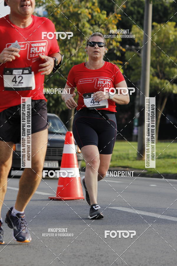 Buy your photos of the eventSantander Track & Field Run Series - Shopping Tambor on Fotop