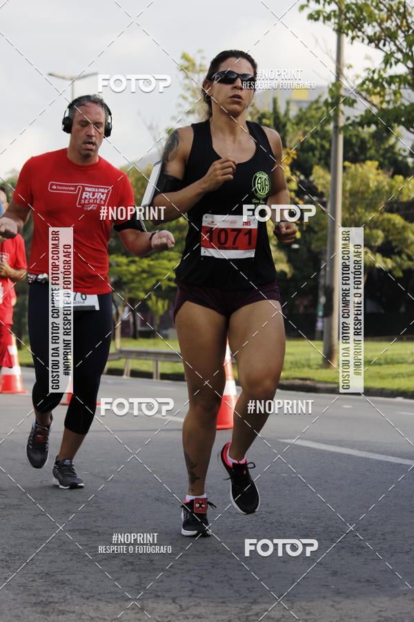Buy your photos of the eventSantander Track & Field Run Series - Shopping Tambor on Fotop