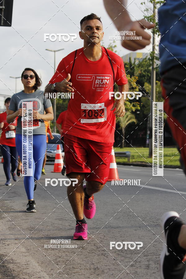Buy your photos of the eventSantander Track & Field Run Series - Shopping Tambor on Fotop
