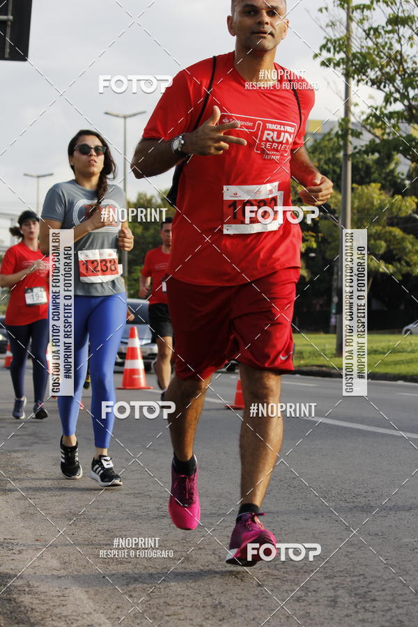 Buy your photos of the eventSantander Track & Field Run Series - Shopping Tambor on Fotop