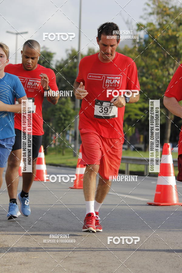 Buy your photos of the eventSantander Track & Field Run Series - Shopping Tambor on Fotop