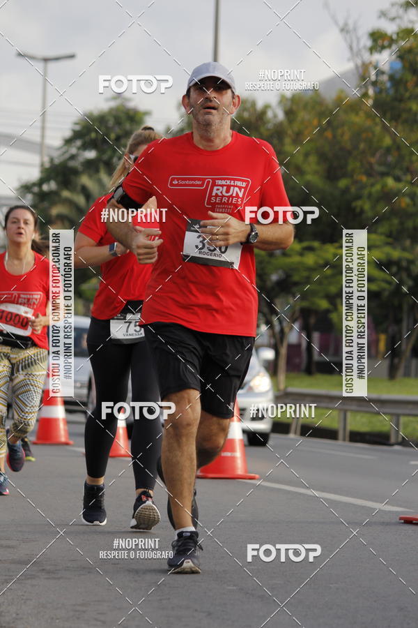 Buy your photos of the eventSantander Track & Field Run Series - Shopping Tambor on Fotop