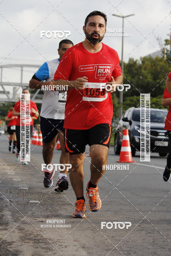 Buy your photos of the eventSantander Track & Field Run Series - Shopping Tambor on Fotop