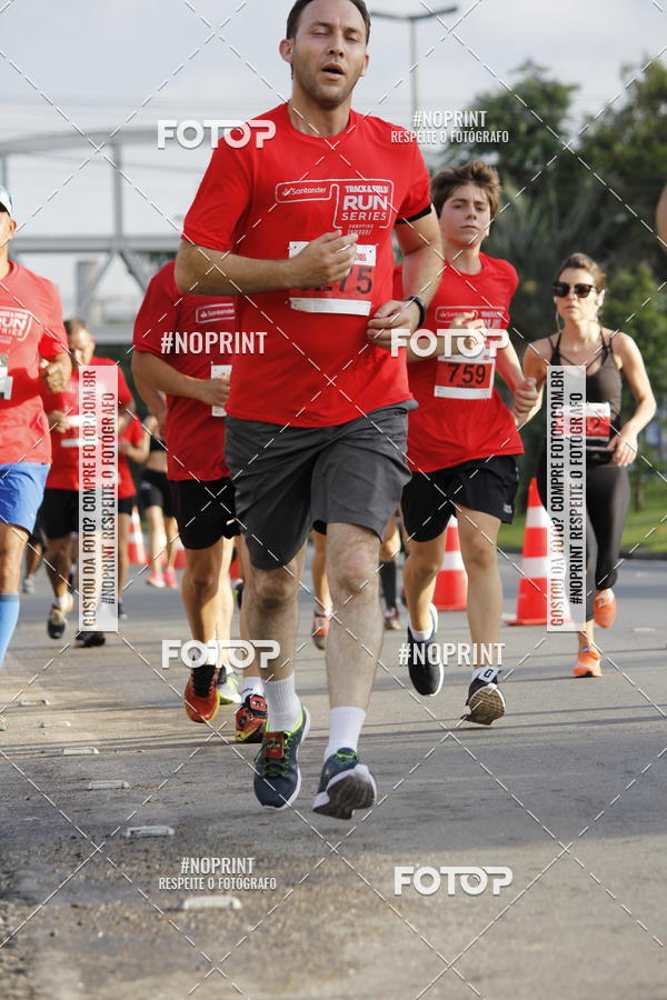 Buy your photos of the eventSantander Track & Field Run Series - Shopping Tambor on Fotop