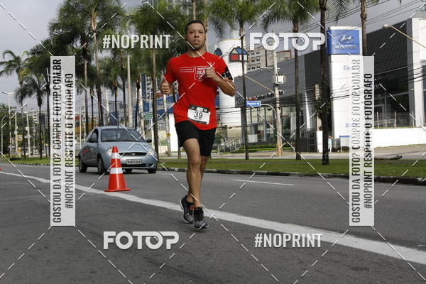 Buy your photos of the eventSantander Track & Field Run Series - Shopping Tambor on Fotop