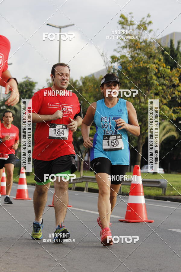 Buy your photos of the eventSantander Track & Field Run Series - Shopping Tambor on Fotop