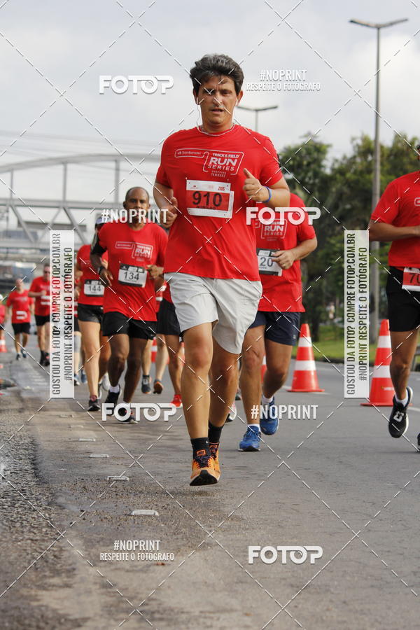 Buy your photos of the eventSantander Track & Field Run Series - Shopping Tambor on Fotop