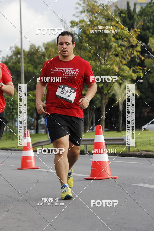 Buy your photos of the eventSantander Track & Field Run Series - Shopping Tambor on Fotop