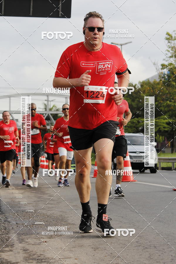Buy your photos of the eventSantander Track & Field Run Series - Shopping Tambor on Fotop