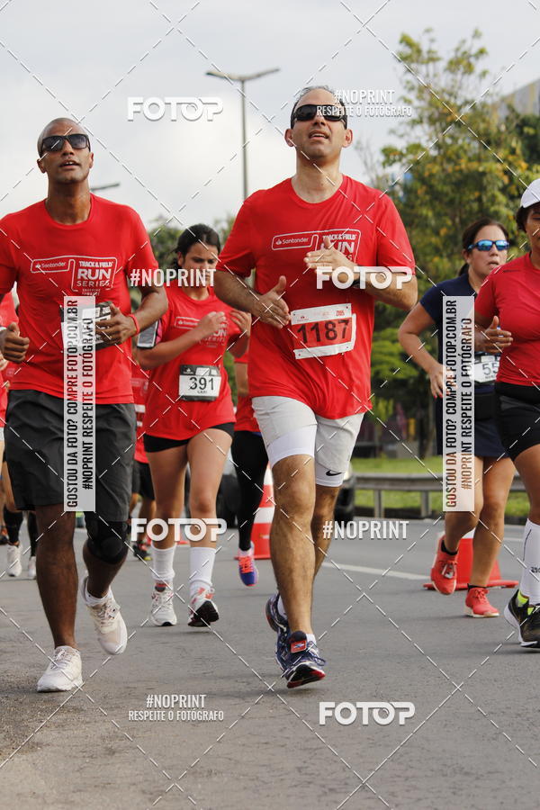 Buy your photos of the eventSantander Track & Field Run Series - Shopping Tambor on Fotop