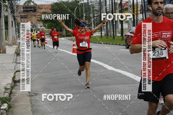 Buy your photos of the eventSantander Track & Field Run Series - Shopping Tambor on Fotop