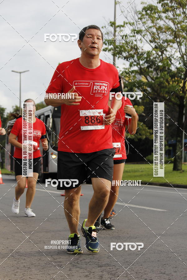 Buy your photos of the eventSantander Track & Field Run Series - Shopping Tambor on Fotop