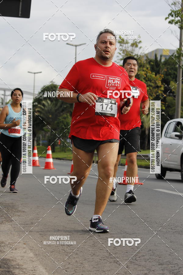 Buy your photos of the eventSantander Track & Field Run Series - Shopping Tambor on Fotop
