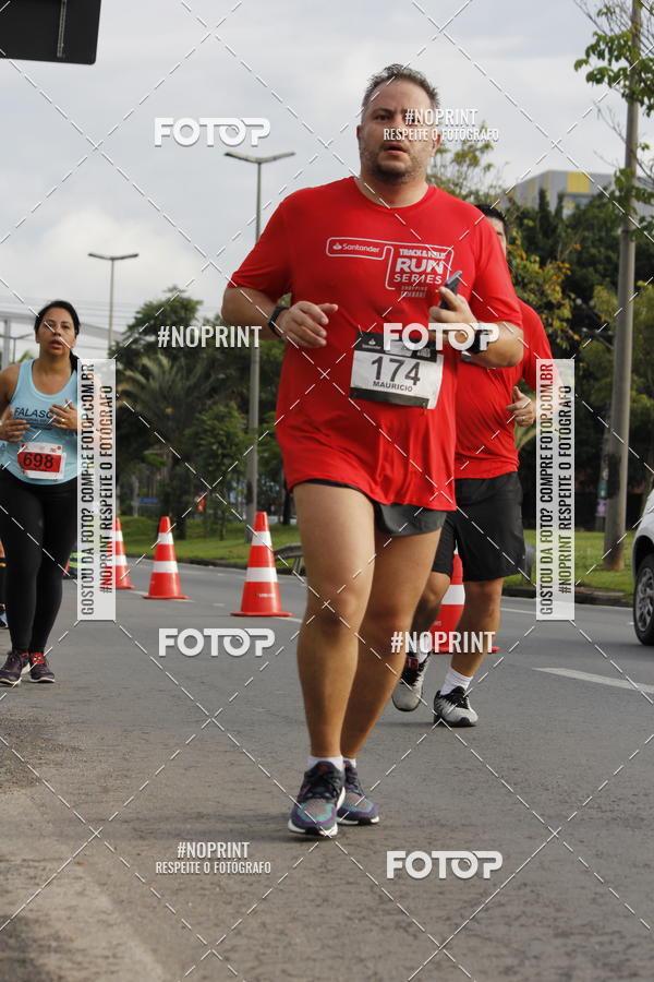 Buy your photos of the eventSantander Track & Field Run Series - Shopping Tambor on Fotop