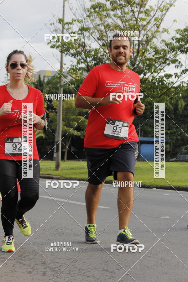 Buy your photos of the eventSantander Track & Field Run Series - Shopping Tambor on Fotop