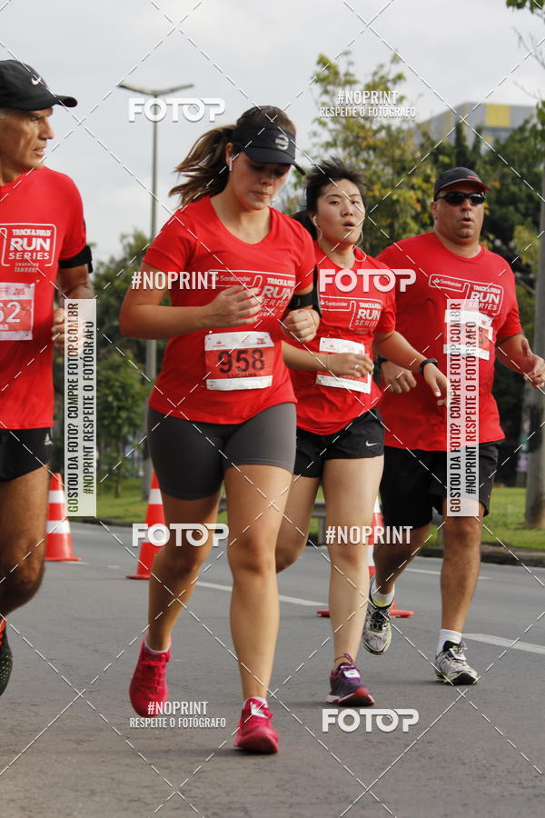 Buy your photos of the eventSantander Track & Field Run Series - Shopping Tambor on Fotop
