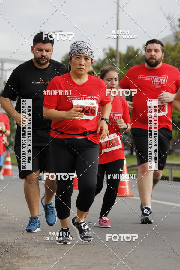 Buy your photos of the eventSantander Track & Field Run Series - Shopping Tambor on Fotop